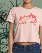 Load image into Gallery viewer, Crop-Top-Floral-Figure
